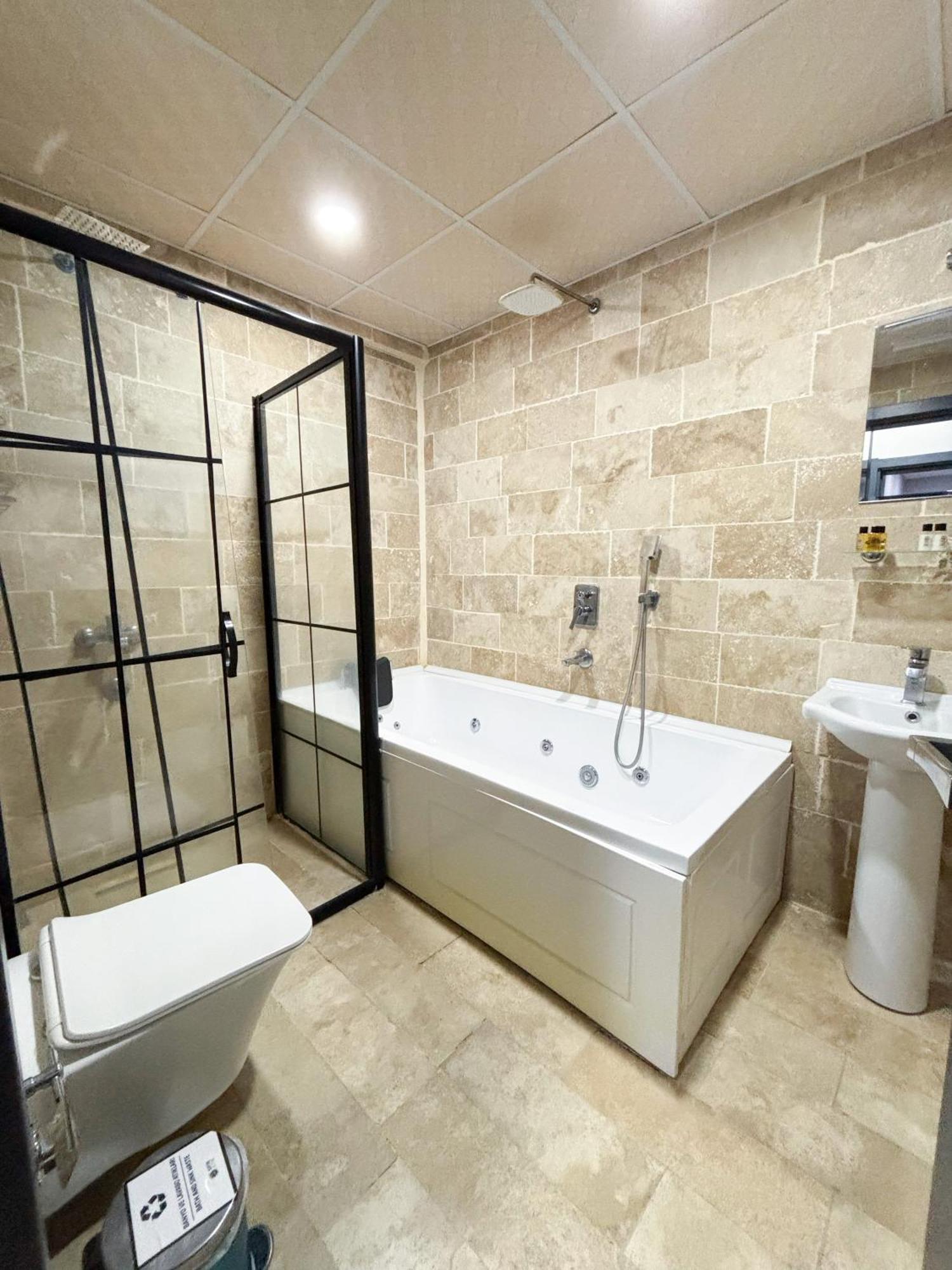 נבשהיר Whitestone Hotel מראה חיצוני תמונה