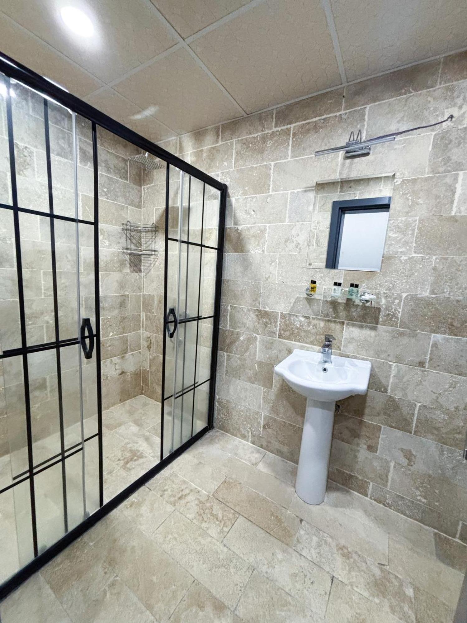 נבשהיר Whitestone Hotel מראה חיצוני תמונה