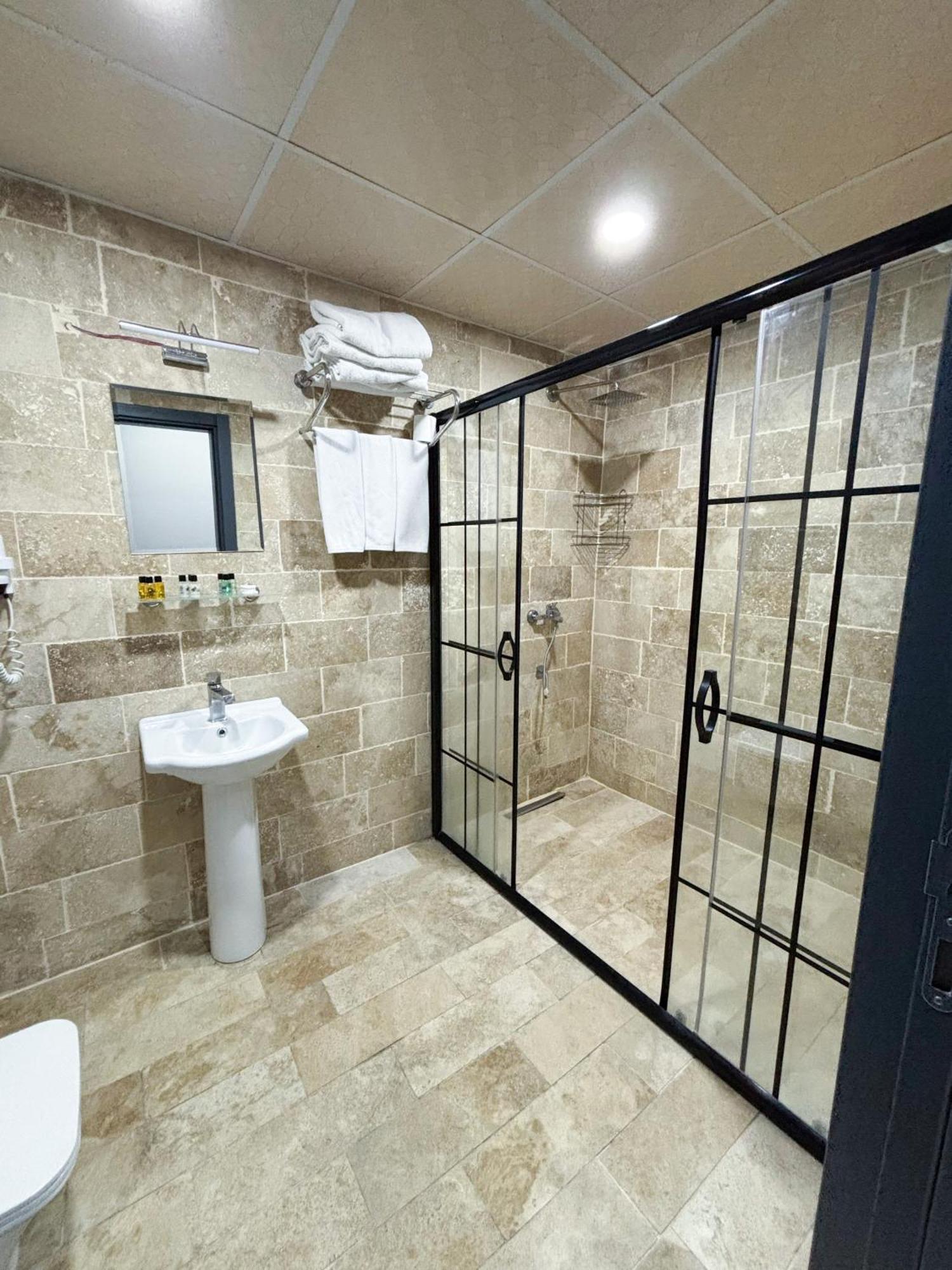 נבשהיר Whitestone Hotel מראה חיצוני תמונה